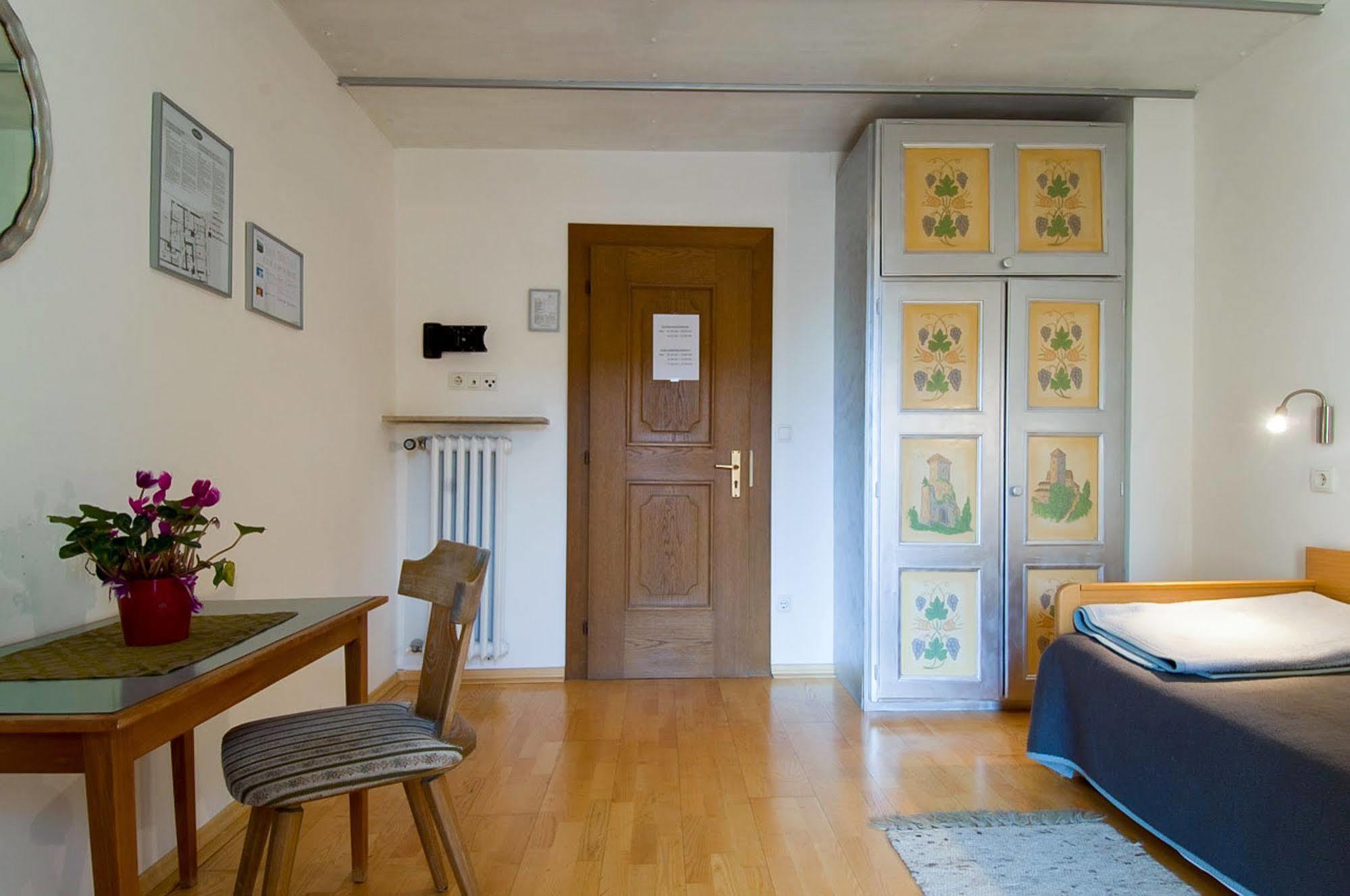 Hotel Kuhn Terlano Экстерьер фото
